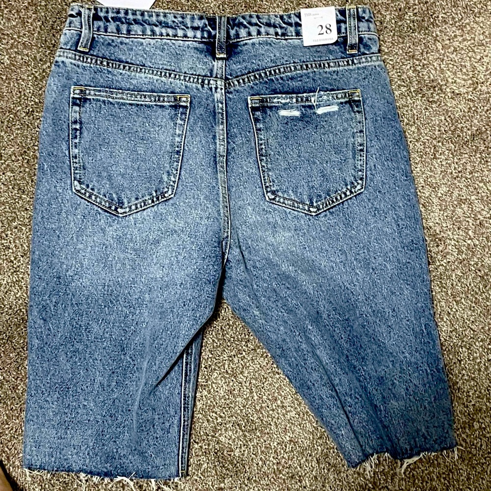 Freeman Bermuda Shorts Light Wash Size 28.